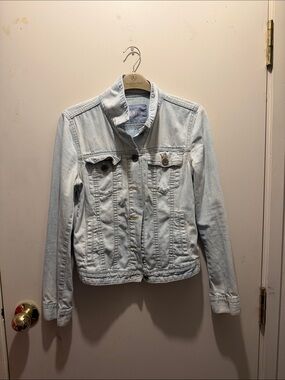 GAP Light Wash Denim Jacket - Pale Blue Trucker